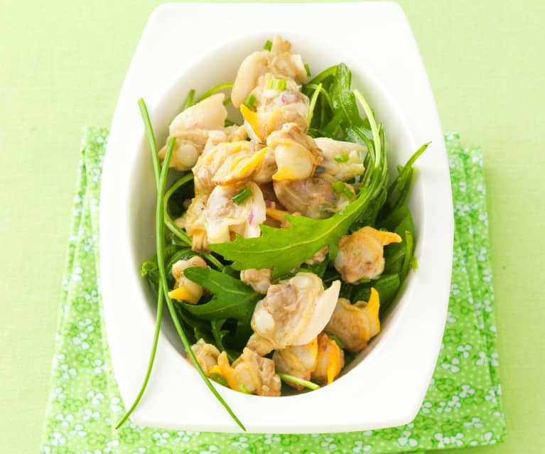 Coquillages en vapeur de citron et salade de roquette