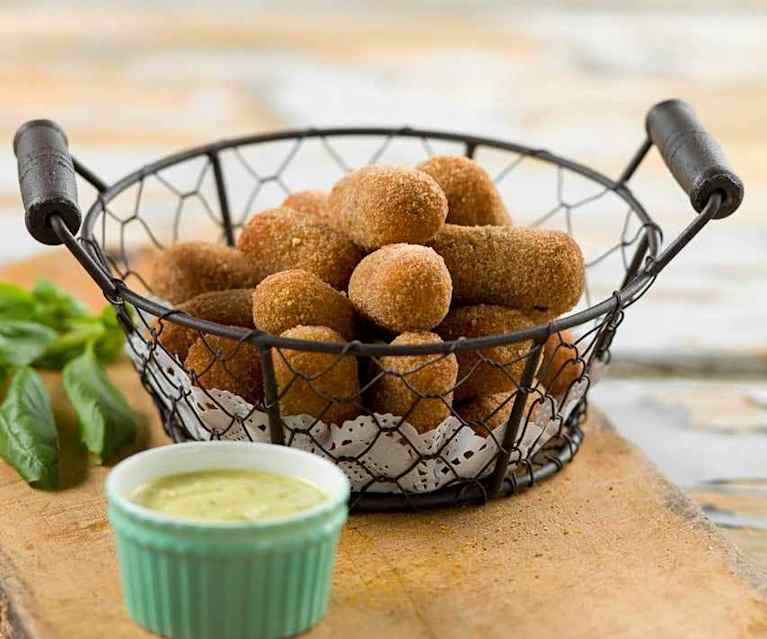 Croquetes de alheira e ervilhas Croquetes de alheira e ervilhas