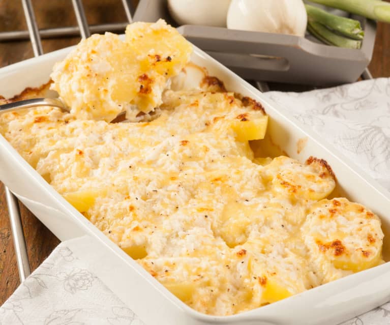 Patatas gratinadas con crema de queso