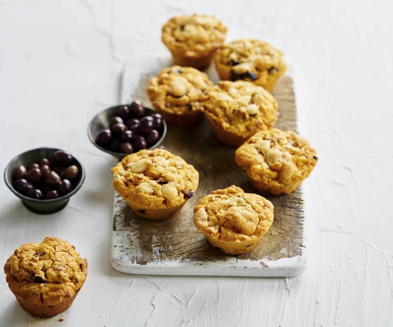 Muffins com chourição e azeitona