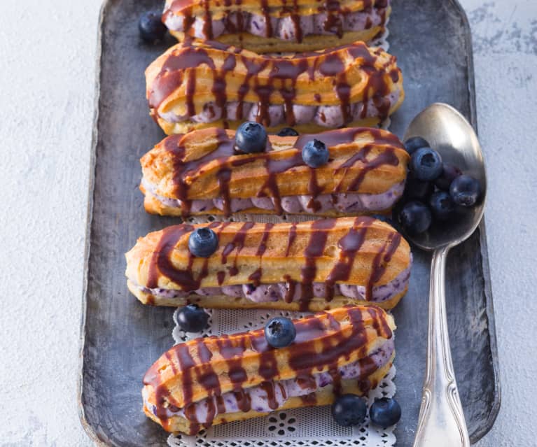 Eclairs mit Blaubeerfüllung