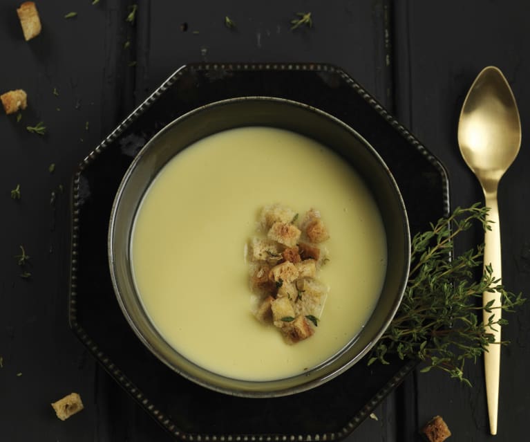 Sopa de alho-francês com croutons