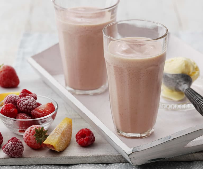 Smoothie pêche, framboise et fraise