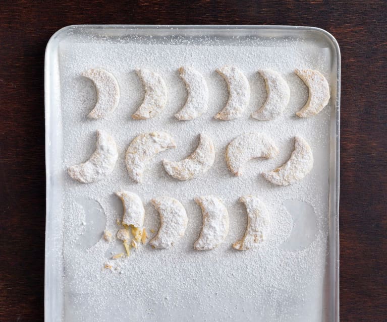 Kourabiedes (Greek moon biscuits)