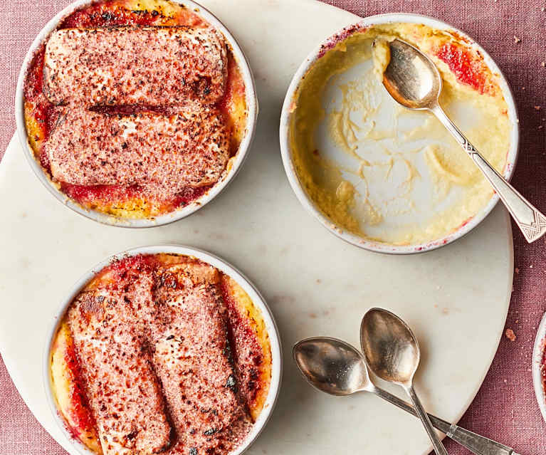 Crème brûlée au champagne et biscuits roses de Reims Crème brûlée au champagne et biscuits roses de Reims