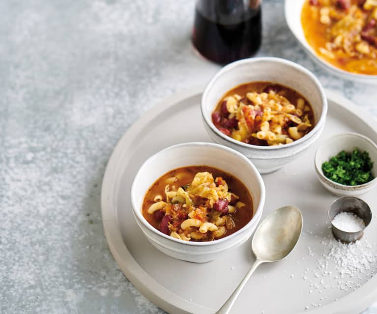 Sopa de tomate com feijão