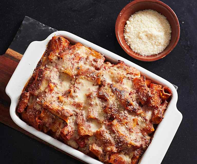 Pasta al forno con ragù di carne e besciamella Pasta al forno con ragù di carne e besciamella