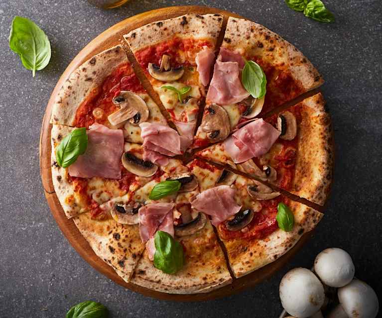 Pizza prosciutto e funghi Pizza prosciutto e funghi