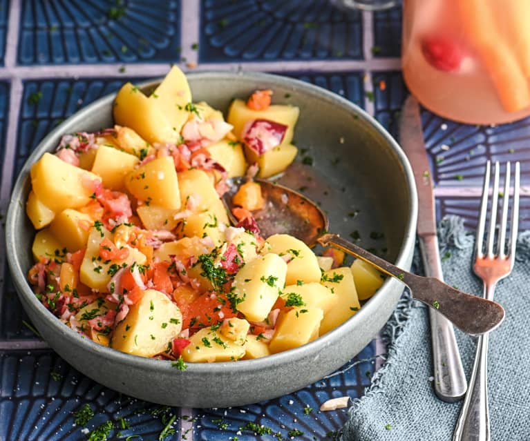 Salada de batata com legumes fermentados