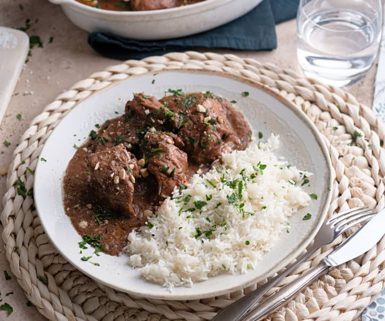 Conejo en salsa de chocolate y mantequilla de cacahuete