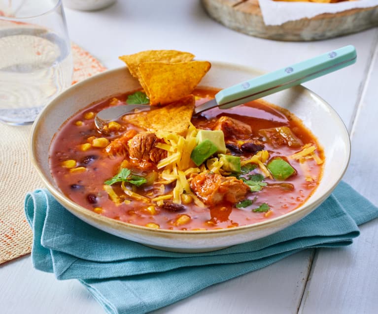 Enchilada-Suppe mit Hähnchen und Tortilla-Chips