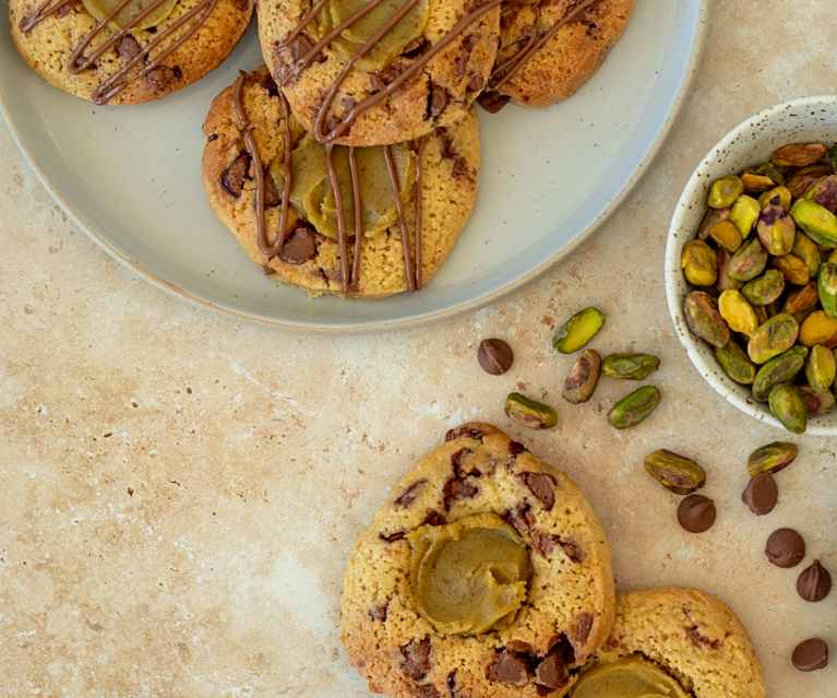 Chocolate chip and pistachio cream cookies