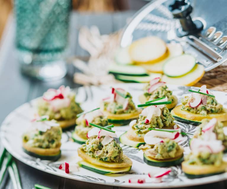 Amuse-bouche de courgette et pommes de terre au thon et roquette