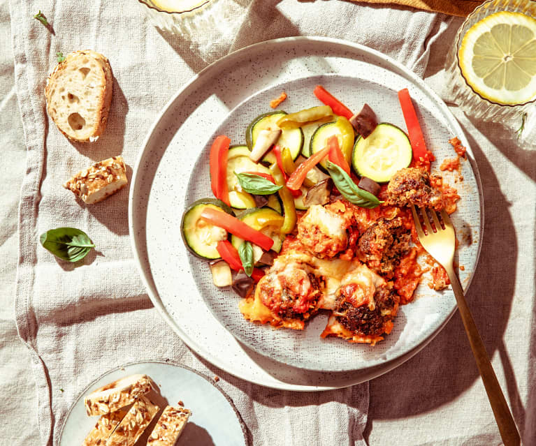 Boulettes de porc au fromage, sauce rosée et légumes du soleil