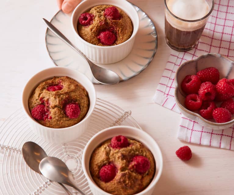 Haferflockenküchlein mit Himbeeren und Kokos