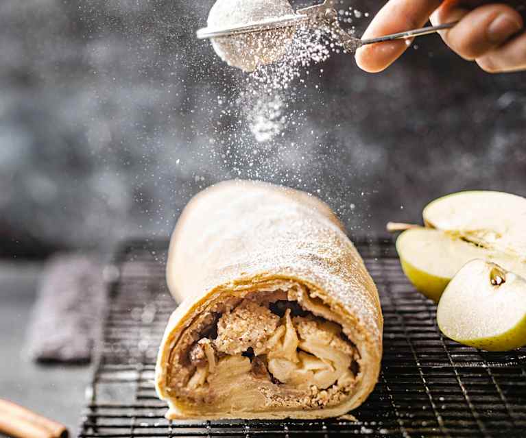 Strüdel di mele (Apfelstrudel) Strüdel di mele (Apfelstrudel)