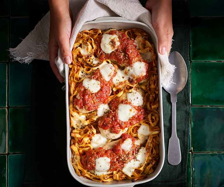 Frango pizzaiola com massa fresca Frango pizzaiola com massa fresca