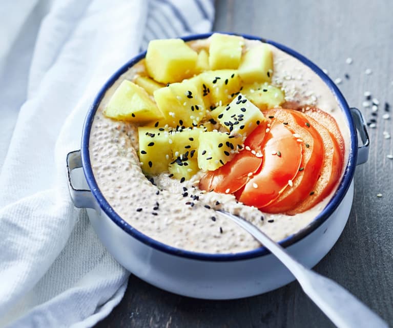 Pudding de chia au lait de coco, kaki et ananas