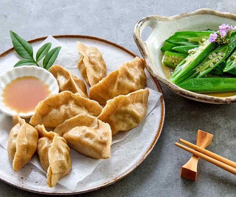 午餐(沙葱猪肉蒸饺、凉拌秋葵) 午餐(沙葱猪肉蒸饺、凉拌秋葵)