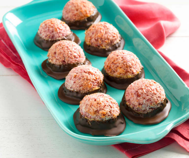 Strawberry Macaroons