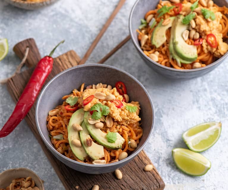 Wegański pad thai ze spiralizowanych batatów (TM5)