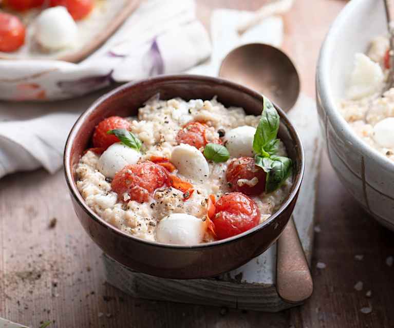 Porridge con pomodorini e basilico