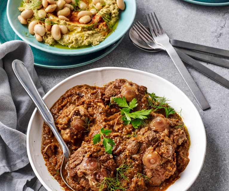 Oxtail stew with butter bean mash (TM6)