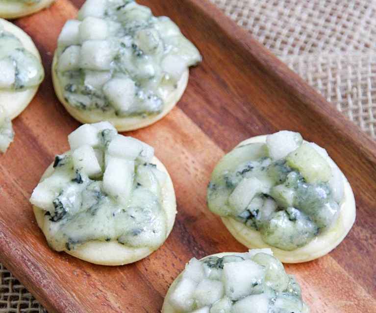 Snacks de pera com gorgonzola