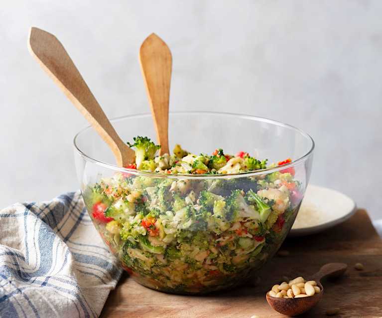 Insalata di broccoli con pinoli