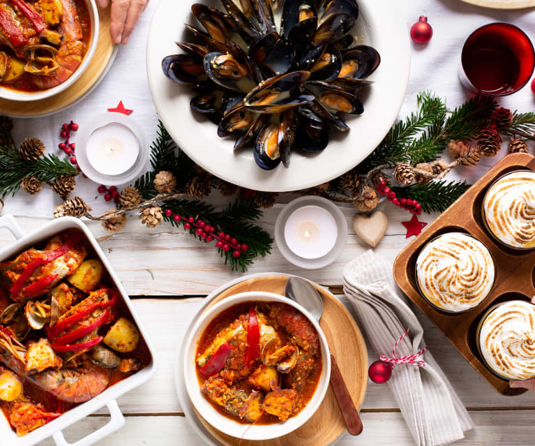 Menú: Mejillones con salsa maltesa. Caldereta de dorada y marisco. Postre de cítricos