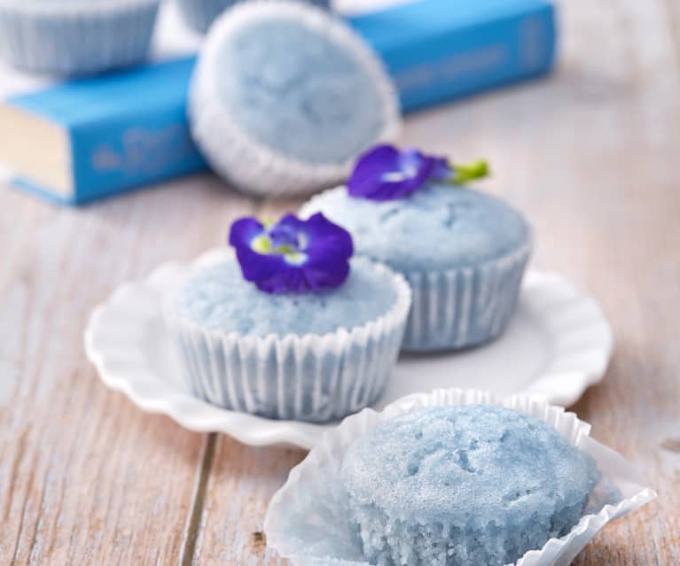 Kue Kukus Bunga Telang Biru (Nyonya Blue Pea Flower Steamed Cupcakes)