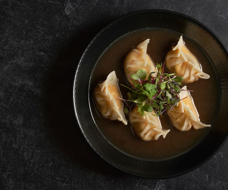 Wonton de calabaza en caldo dashi