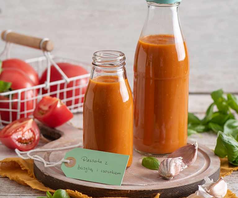 Przecier pomidorowy (passata) z bazylią i czosnkiem Przecier pomidorowy (passata) z bazylią i czosnkiem