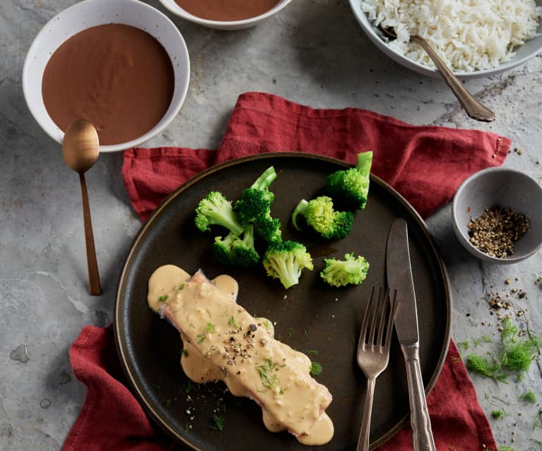 Saumon sauce à l'aneth, brocoli et riz basmati - Crème au chocolat