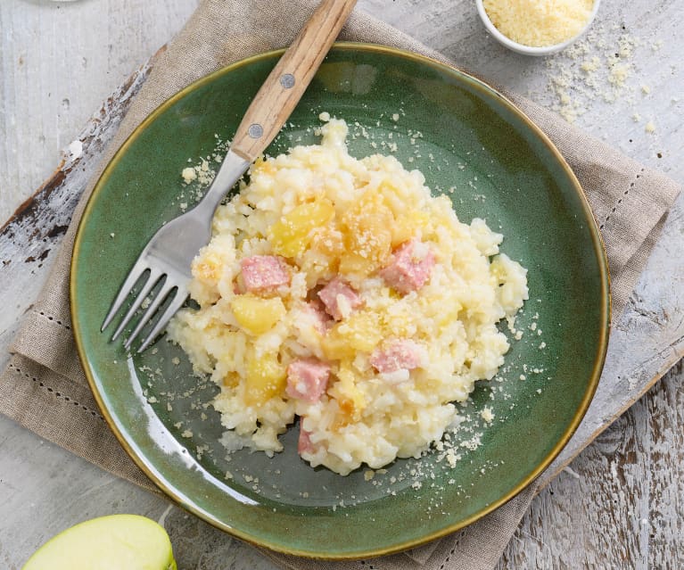 Risotto à la pomme et au jambon fumé