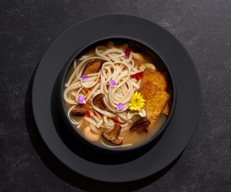 Udon con tempeh en caldo picante TM6