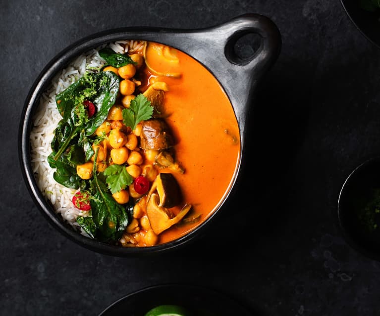 Curry de champiñones y garbanzos con espinacas