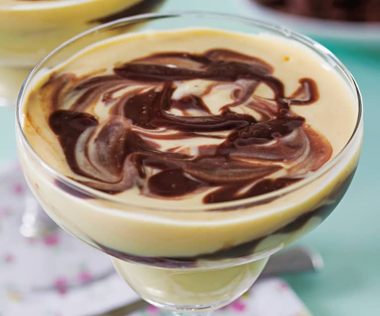 Mousse de maracujá com chocolate