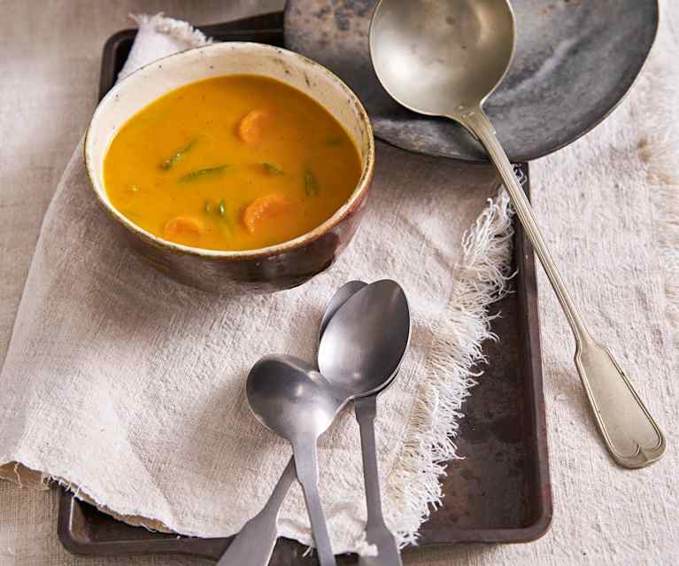 Sopa de feijão-verde e cenoura Sopa de feijão-verde e cenoura
