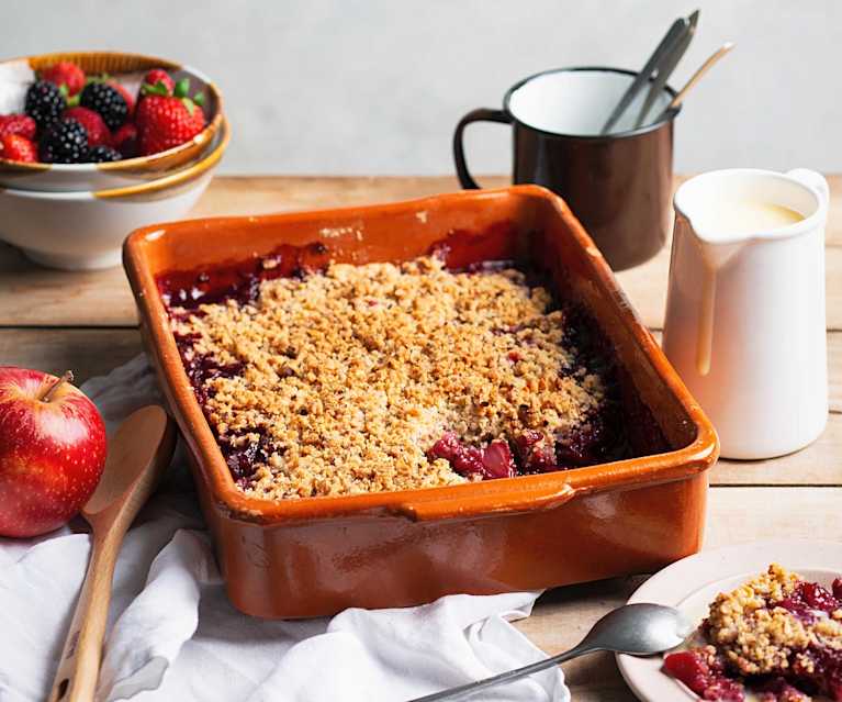 Crumble cu fructe și Crème Anglaise Crumble cu fructe și Crème Anglaise