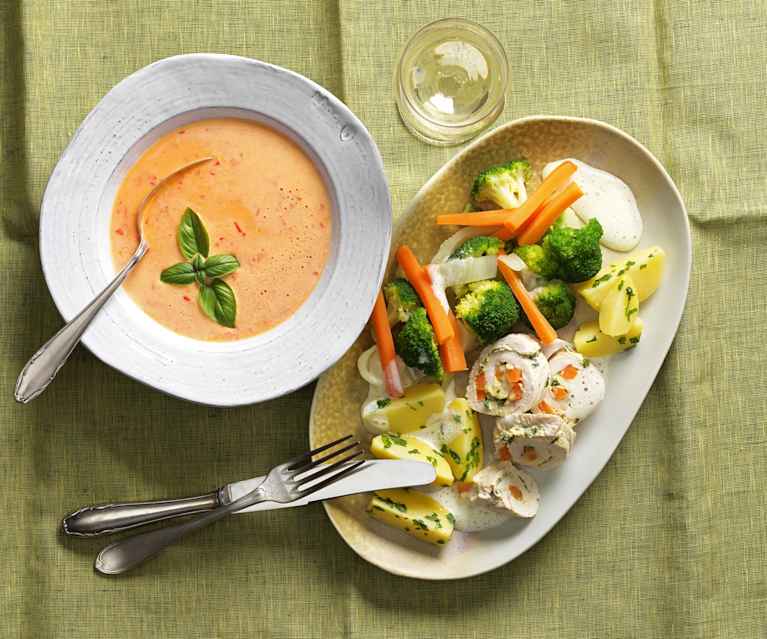 Menü: Leichte Paprikacremesuppe, Hendlrouladen mit Gemüse und Petersilerdäpfeln Menü: Leichte Paprikacremesuppe, Hendlrouladen mit Gemüse und Petersilerdäpfeln