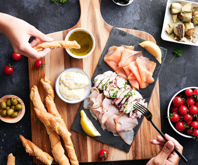 Plateau apéritif de poissons fumés et gressins