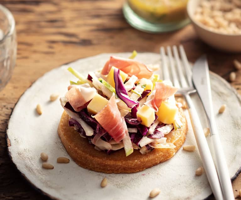 Salade alsacienne revisitée sur sablé parmesan