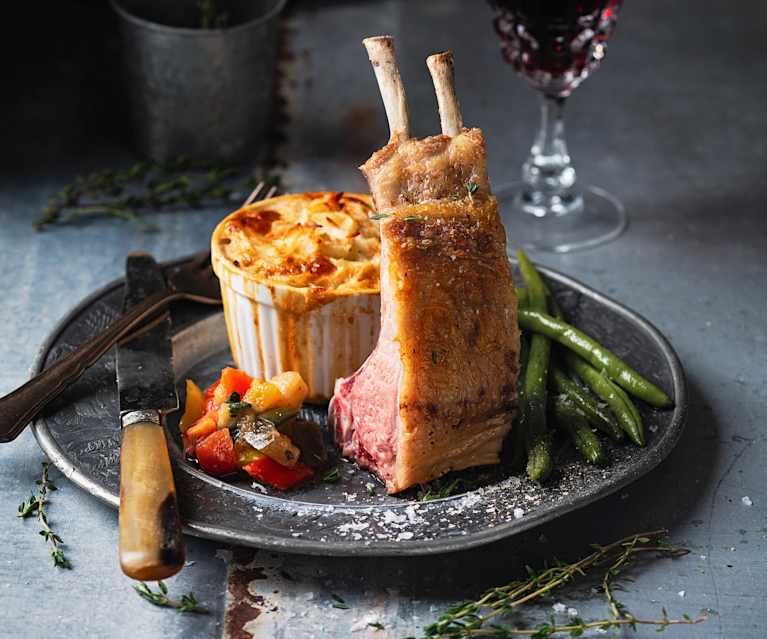 Carrè di agnello con verdurine, fagiolini e gratin di patate Carrè di agnello con verdurine, fagiolini e gratin di patate