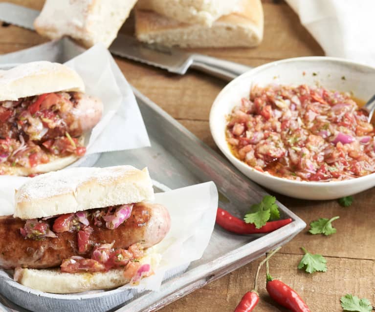 Choripanes con salsa pebre