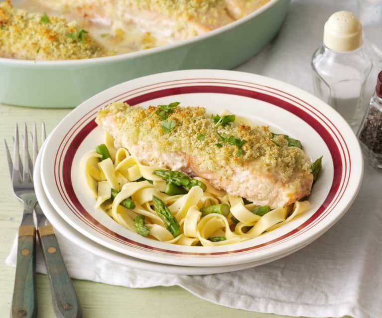 Salmão com crosta de amêndoa e tagliatelle com espargos