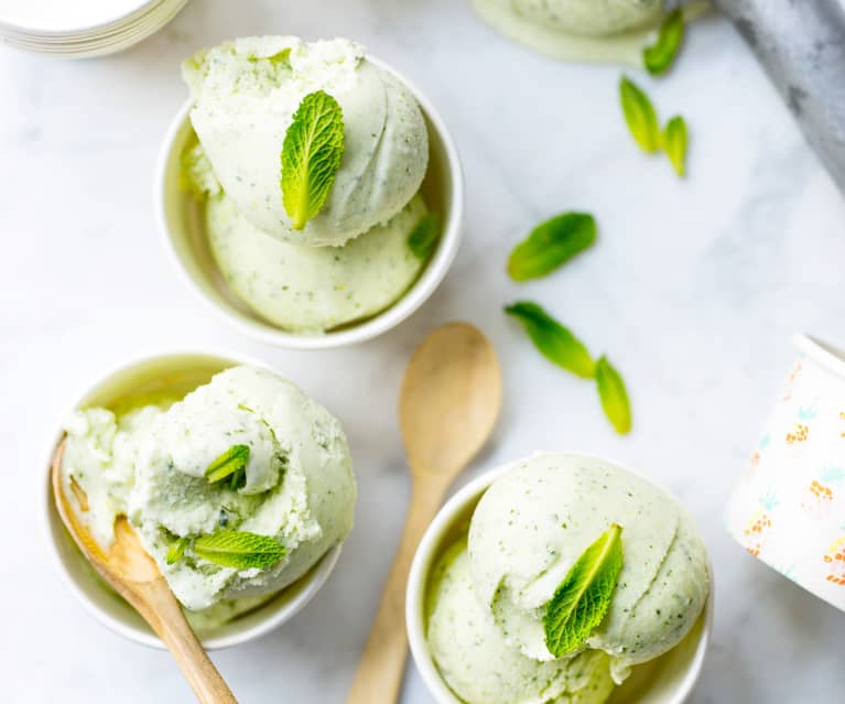 Glace au yaourt et à la menthe