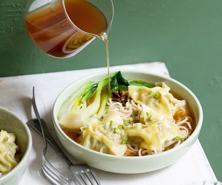 Soupe de raviolis wonton au poulet