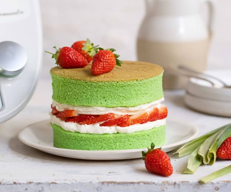 Chiffon cake au pandan, fraises et chantilly