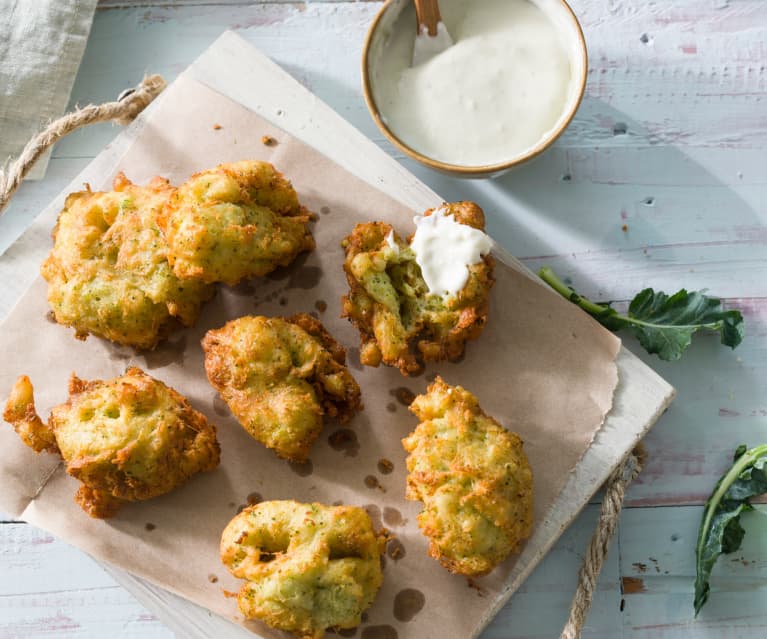 Buñuelos de brócoli con salsa gorgonzola